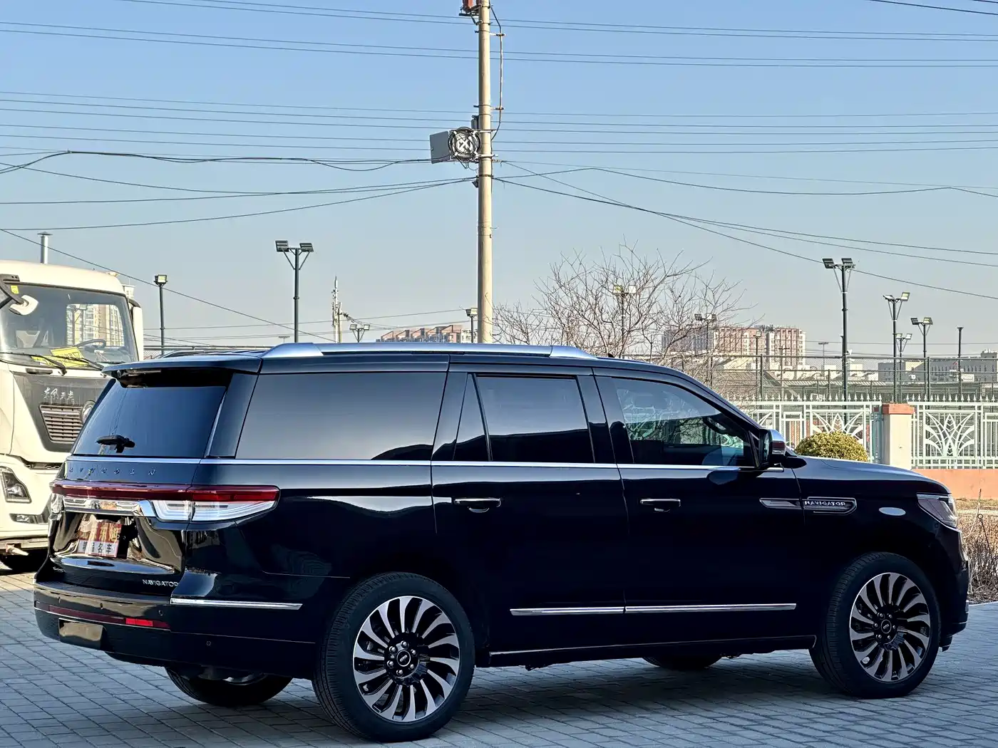 LINCOLN NAVIGATOR