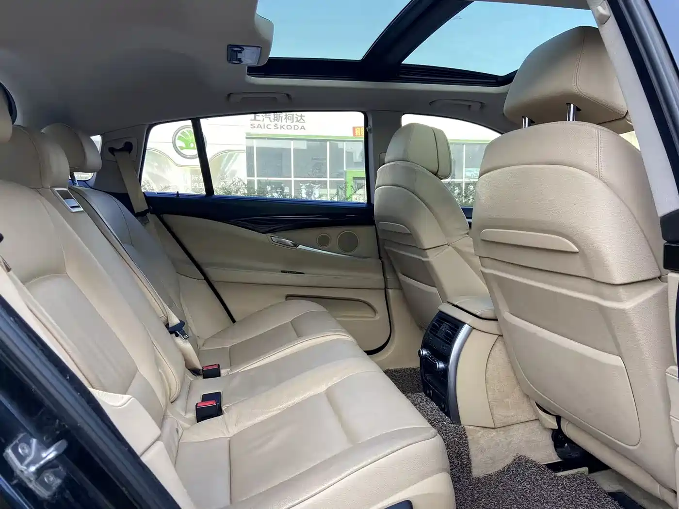 BMW 5 Series GT 2011 535i xDrive Luxury Model фото 16