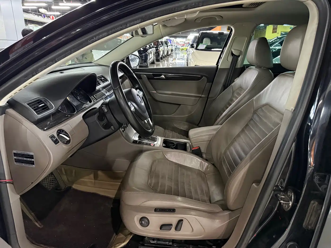 Volkswagen Magotan 2012 Facelift 2.0TSI Premium фото 5
