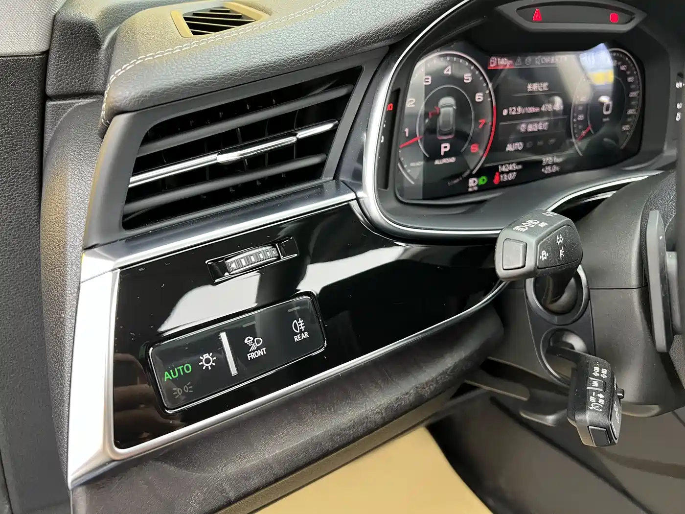 Audi Q8 2024 2023 55 TFSI Luxury Sport
