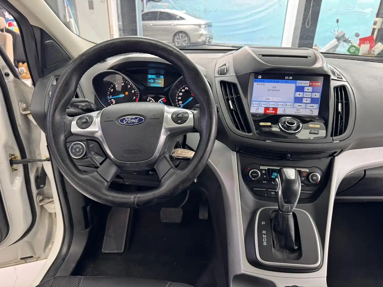 Фото 12 - Ford Kuga