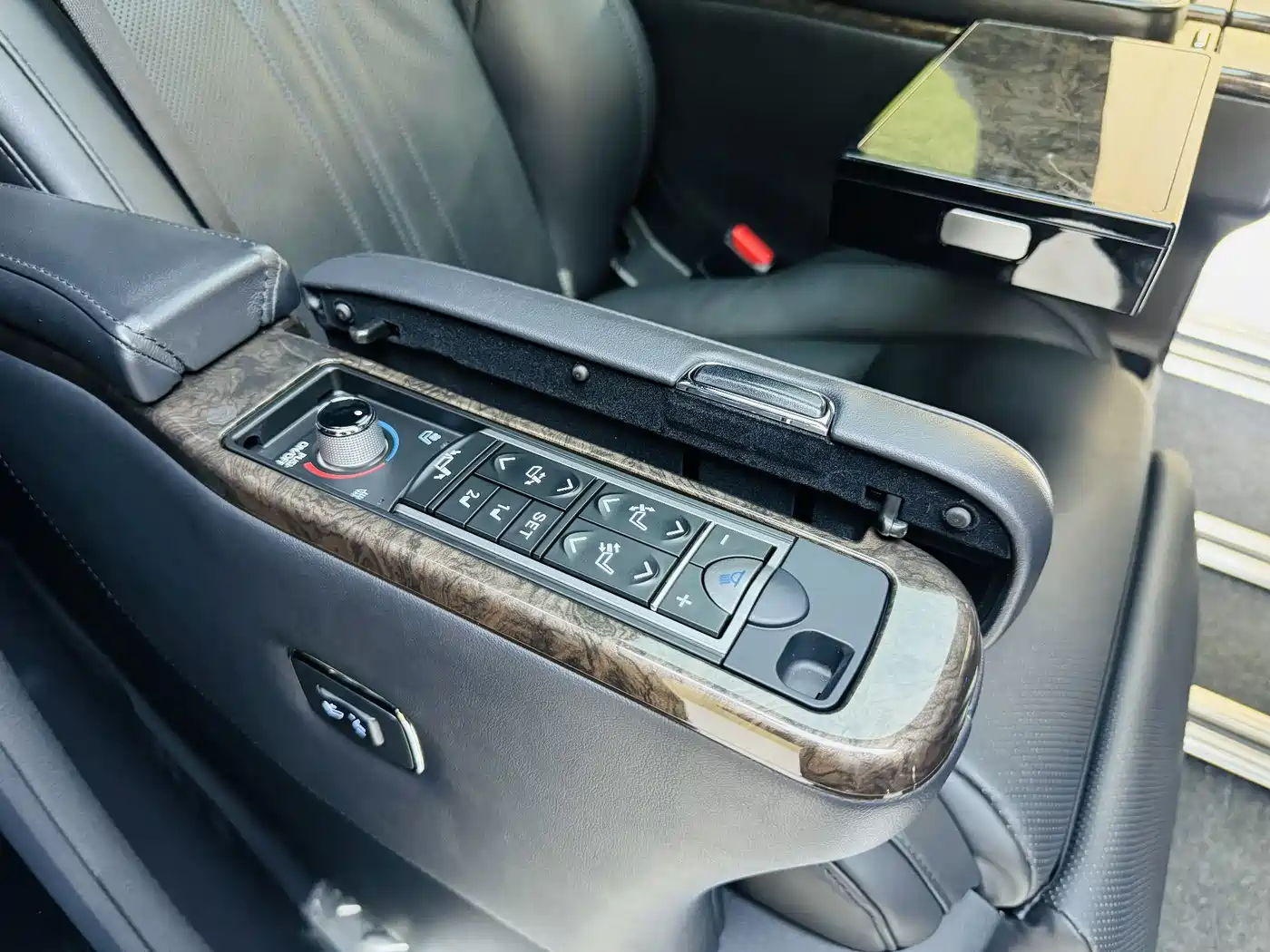 Toyota Alphard 2019 Hybrid 2.5L Premium Edition фото 8