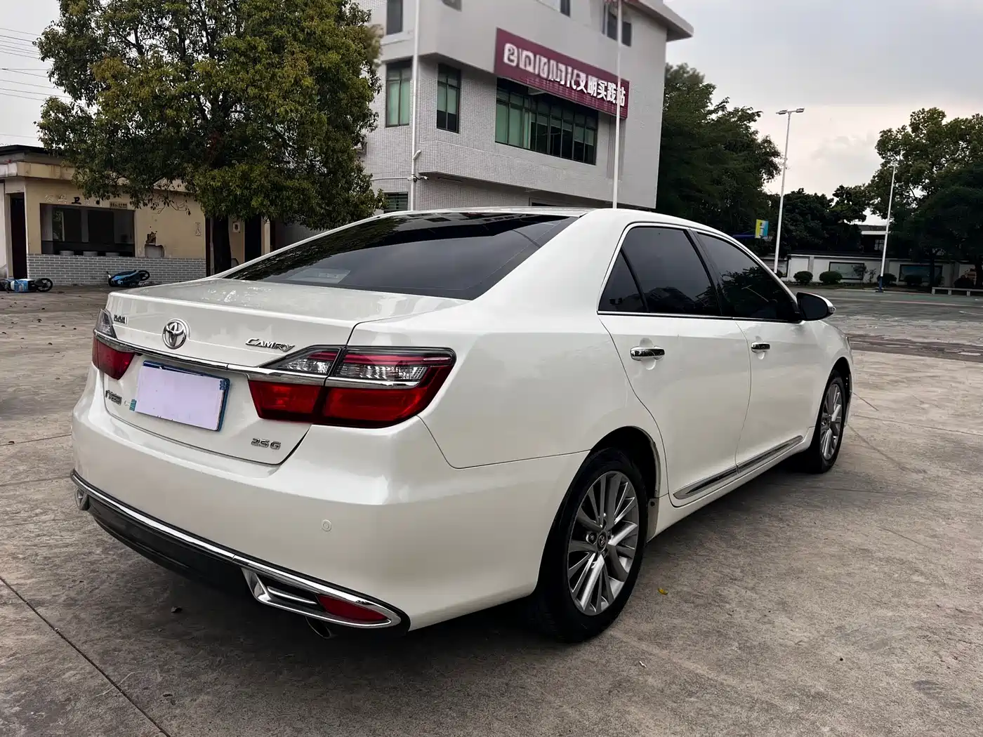 Toyota Camry 2016 2.5G 10th Anniversary Luxury Navigation Edition фото 5