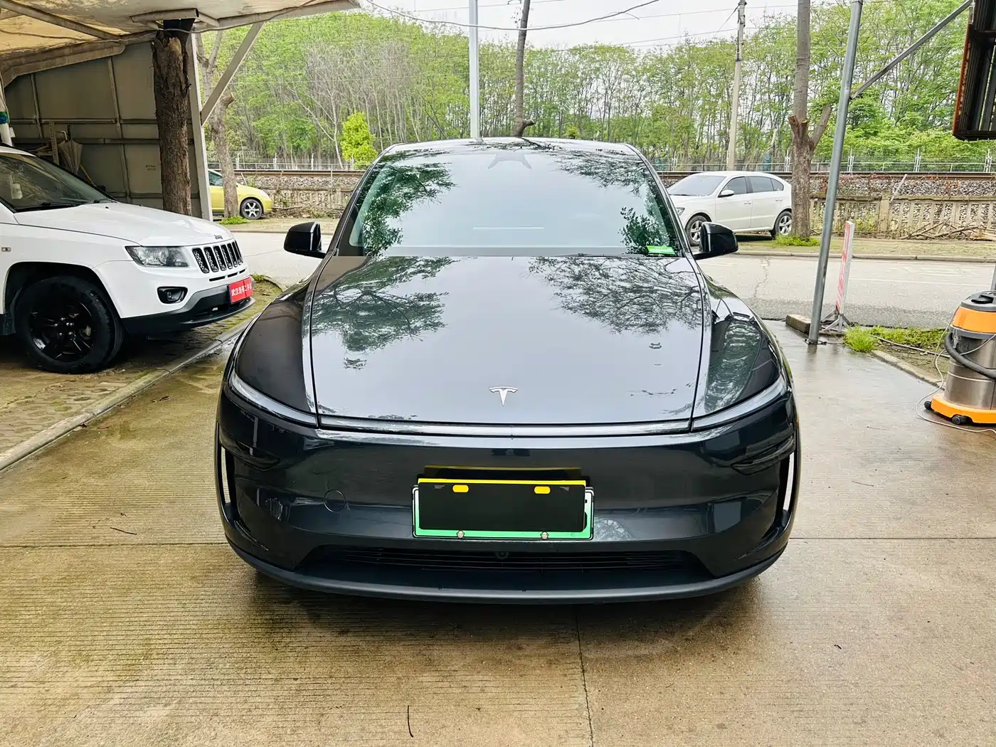 TESLA MODEL Y