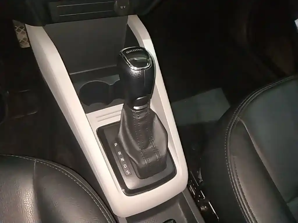 Škoda Fabia 2016 2016 1.4L Automatic Car Enjoy Edition