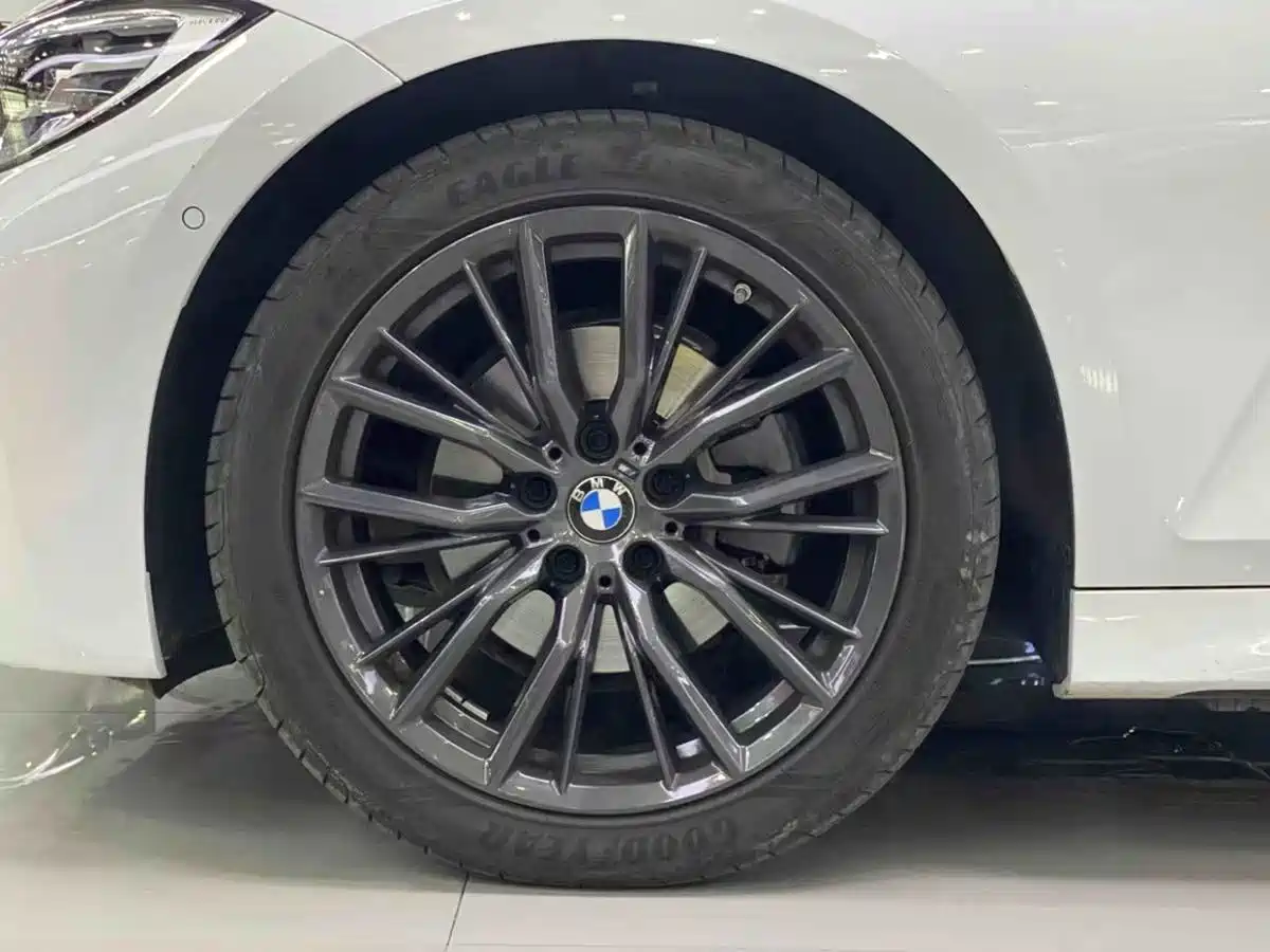Photo 6 - BMW 3 Series