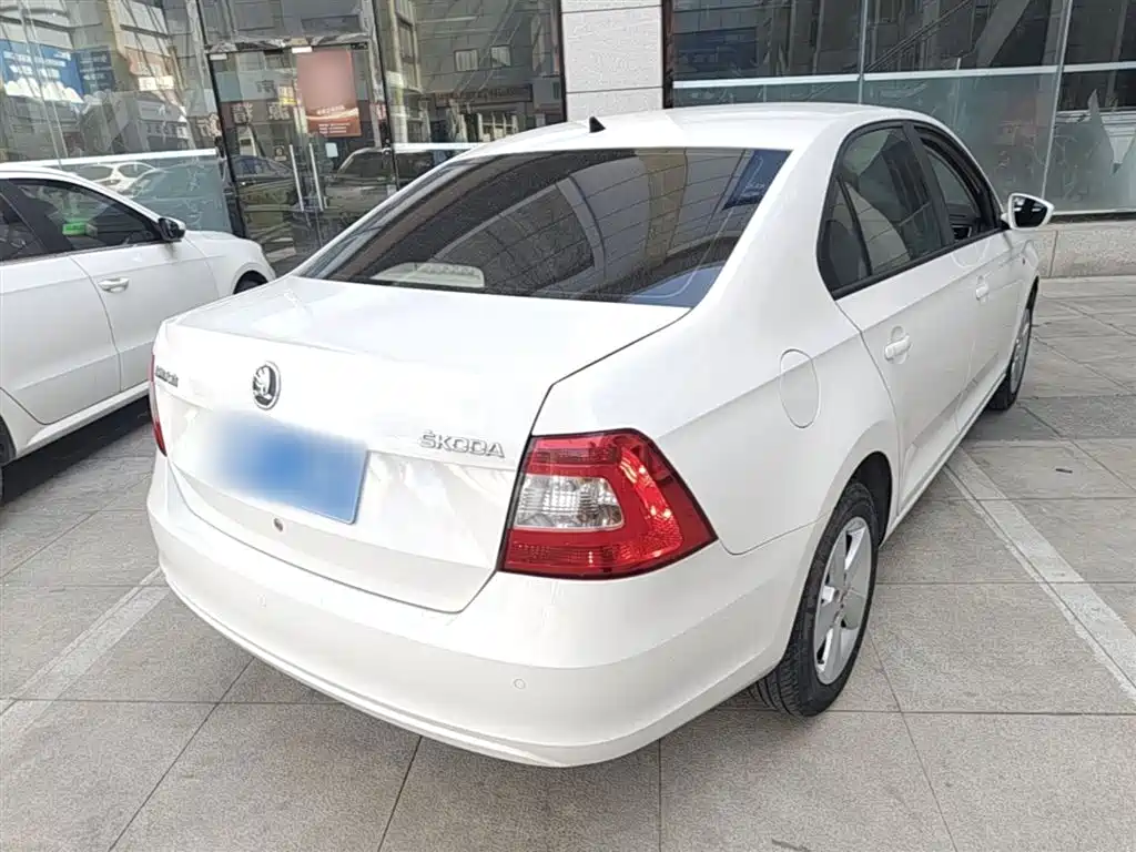 Škoda Rapid 2013 1.6L Automatic Smart Selection фото 5
