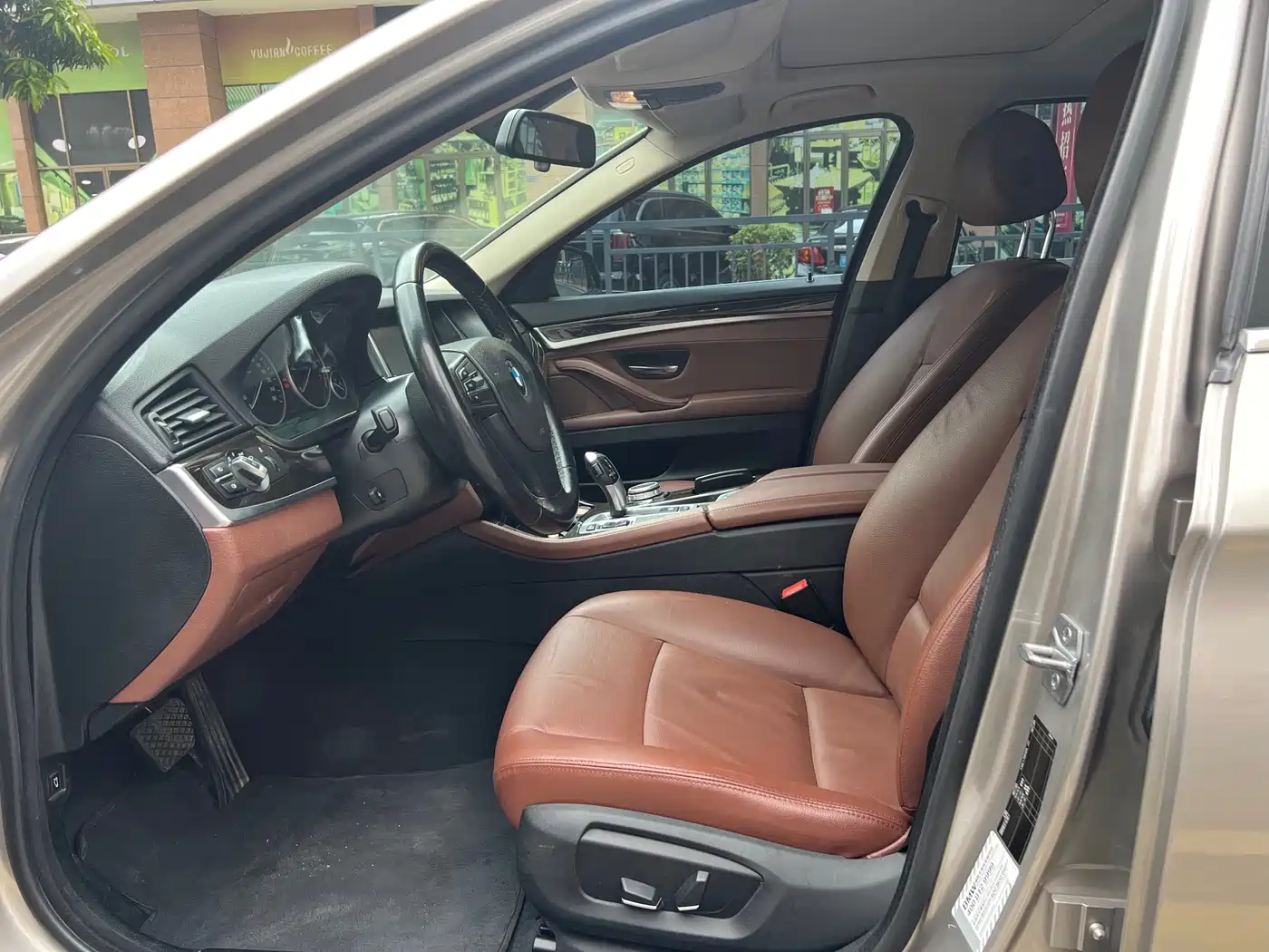 BMW 5 Series 2014 525Li Leading фото 8