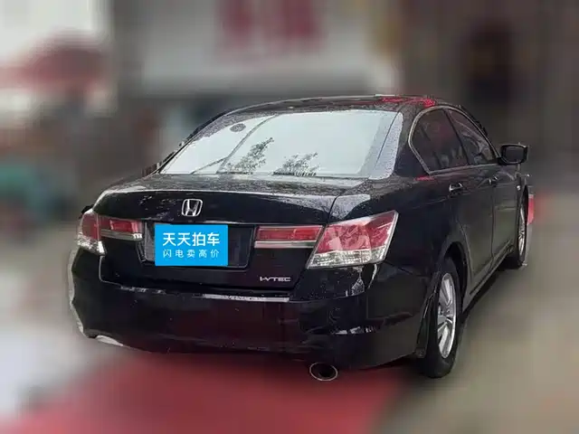 Honda Accord 2011 Model 2.0L EX — фото 2