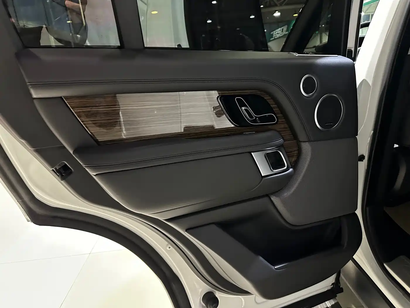 Land Rover Range Rover 2019 3.0 SCV6 Heritage Edition фото 9