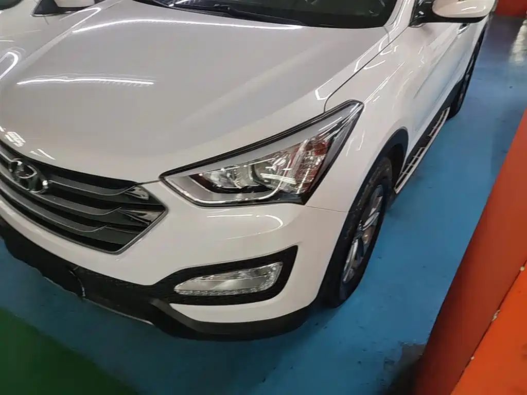 Hyundai Santa Fe 2015 2.4L Automatic 4WD Smart 5-seater фото 24