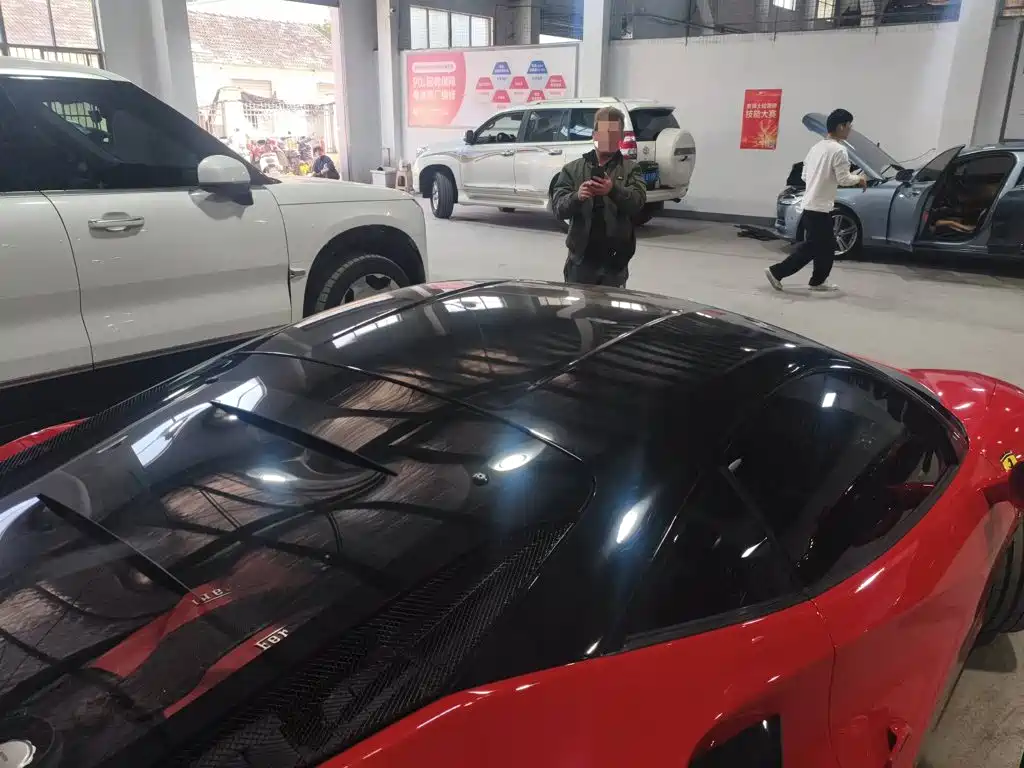 Фото 5 - Ferrari F8