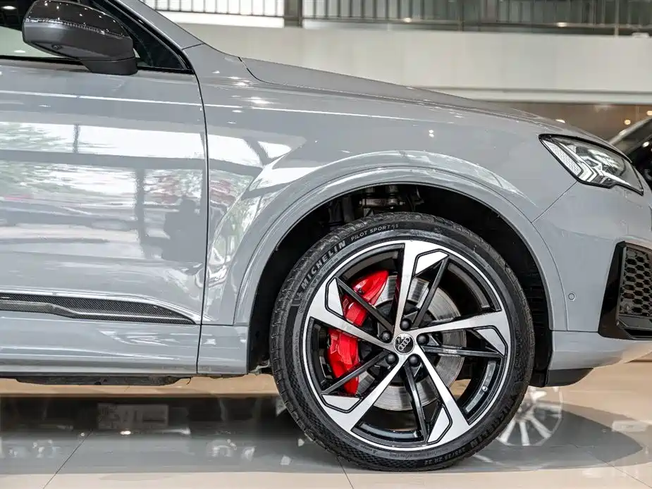 Audi SQ7 2024 4.0 TFSI Dark Knight Edition фото 5