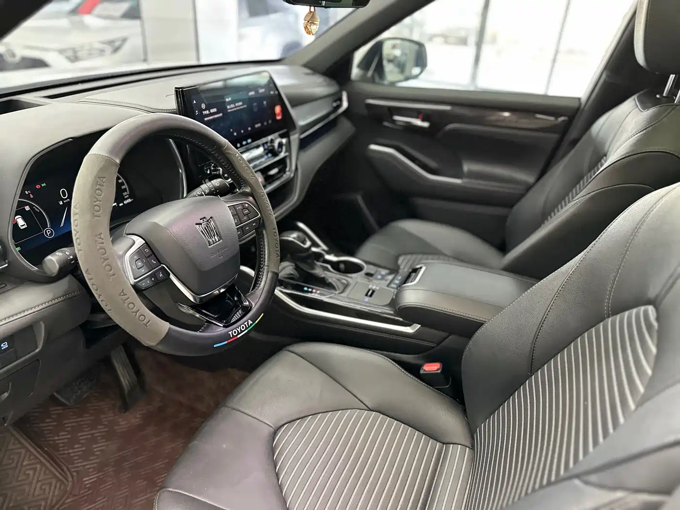 Toyota Crown Kluger 2022 2.5L HEV 4WD Premium Edition фото 3