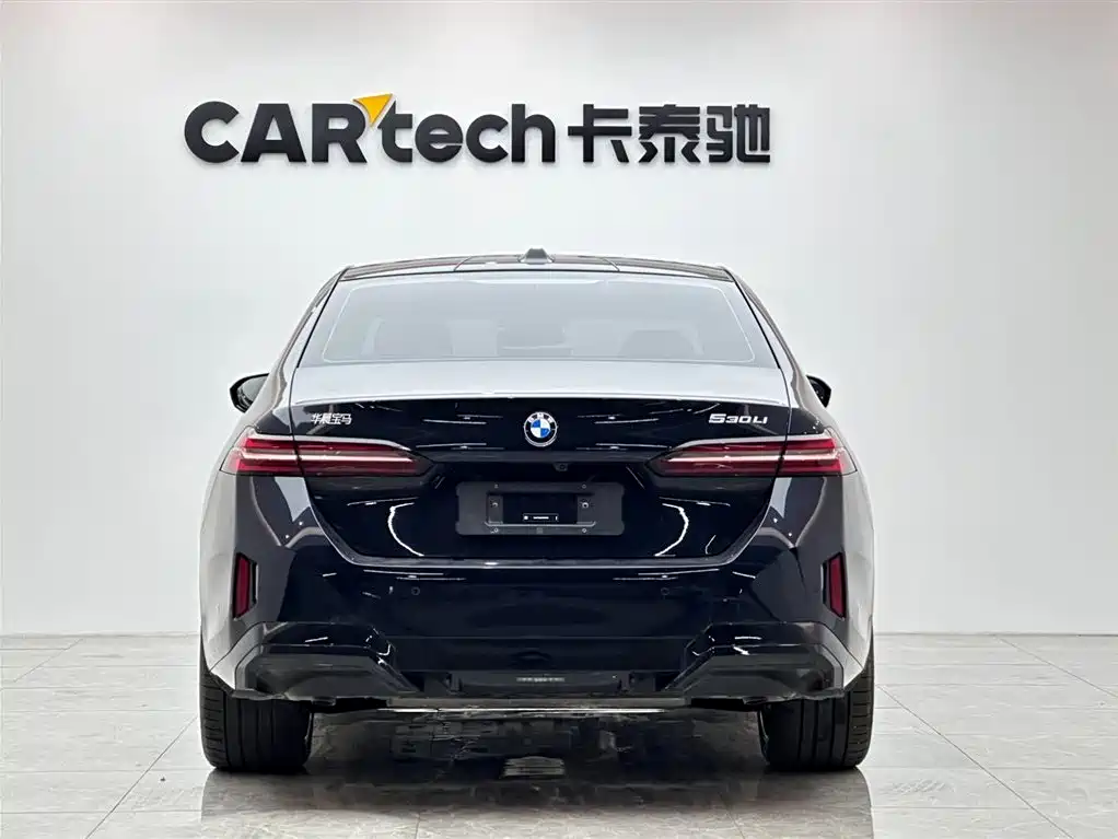 BMW 5 Series 2025 530Li Premium M Sport Package фото 4