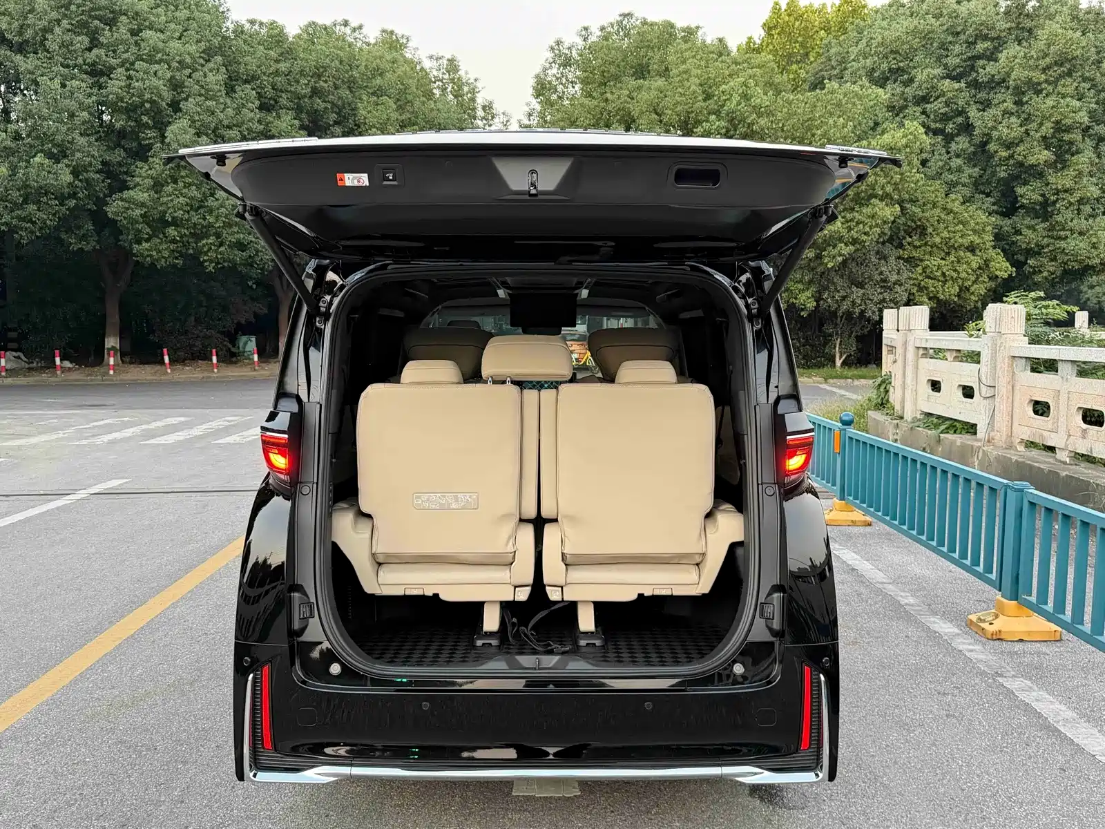 Фото 27 - Toyota Vellfire