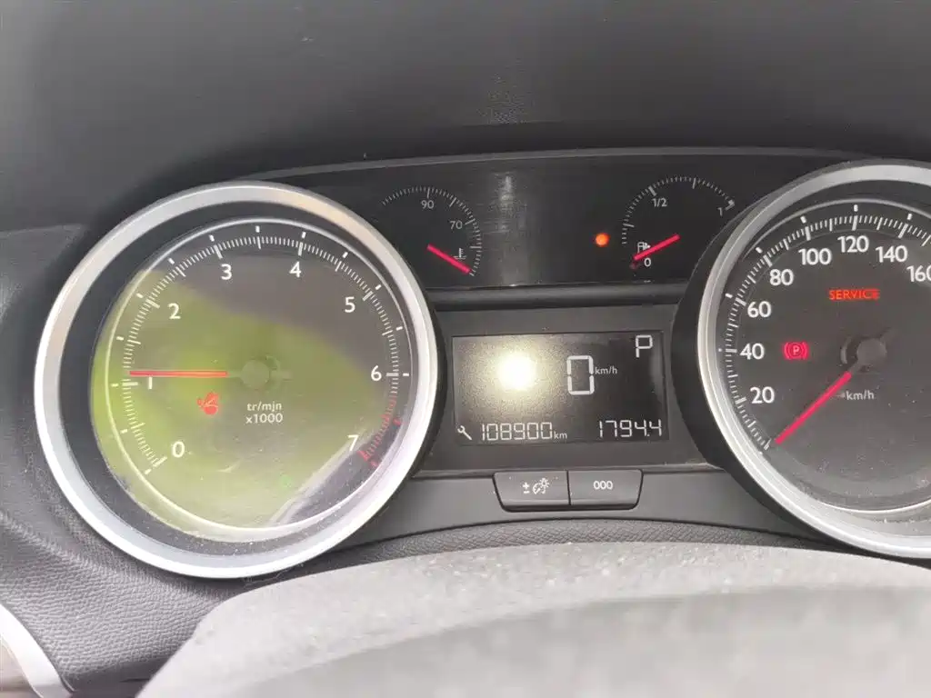 Peugeot 408 2015 Model 1.2T Automatic Luxury Edition фото 8