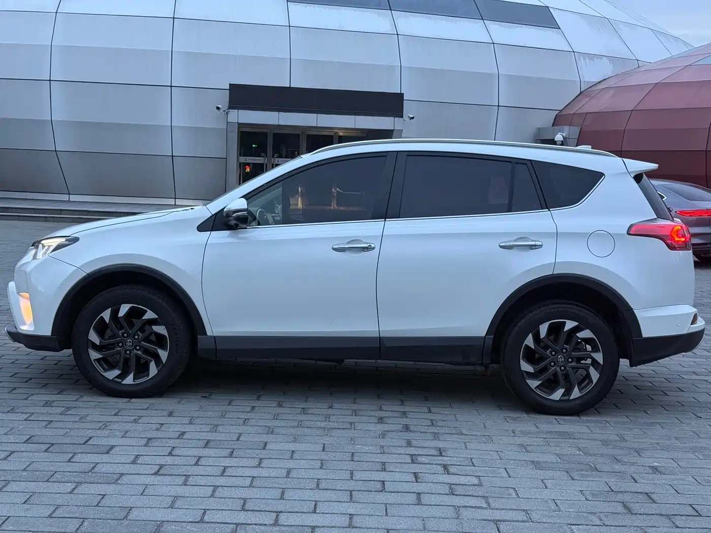 Фото 7 - Toyota RAV4