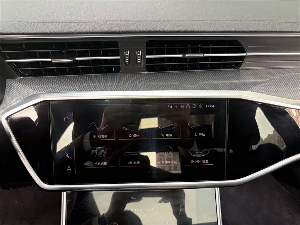 Фото 10 - Audi A6L New Energy