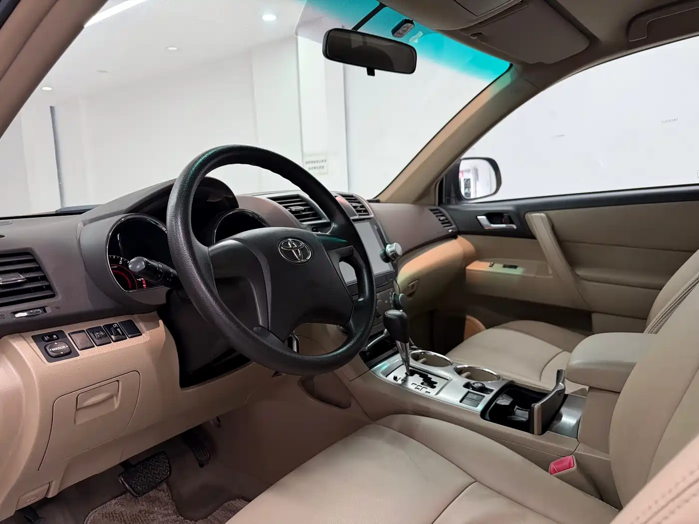 Toyota Highlander 2011 2.7L 2WD 5-seat Elite фото 10