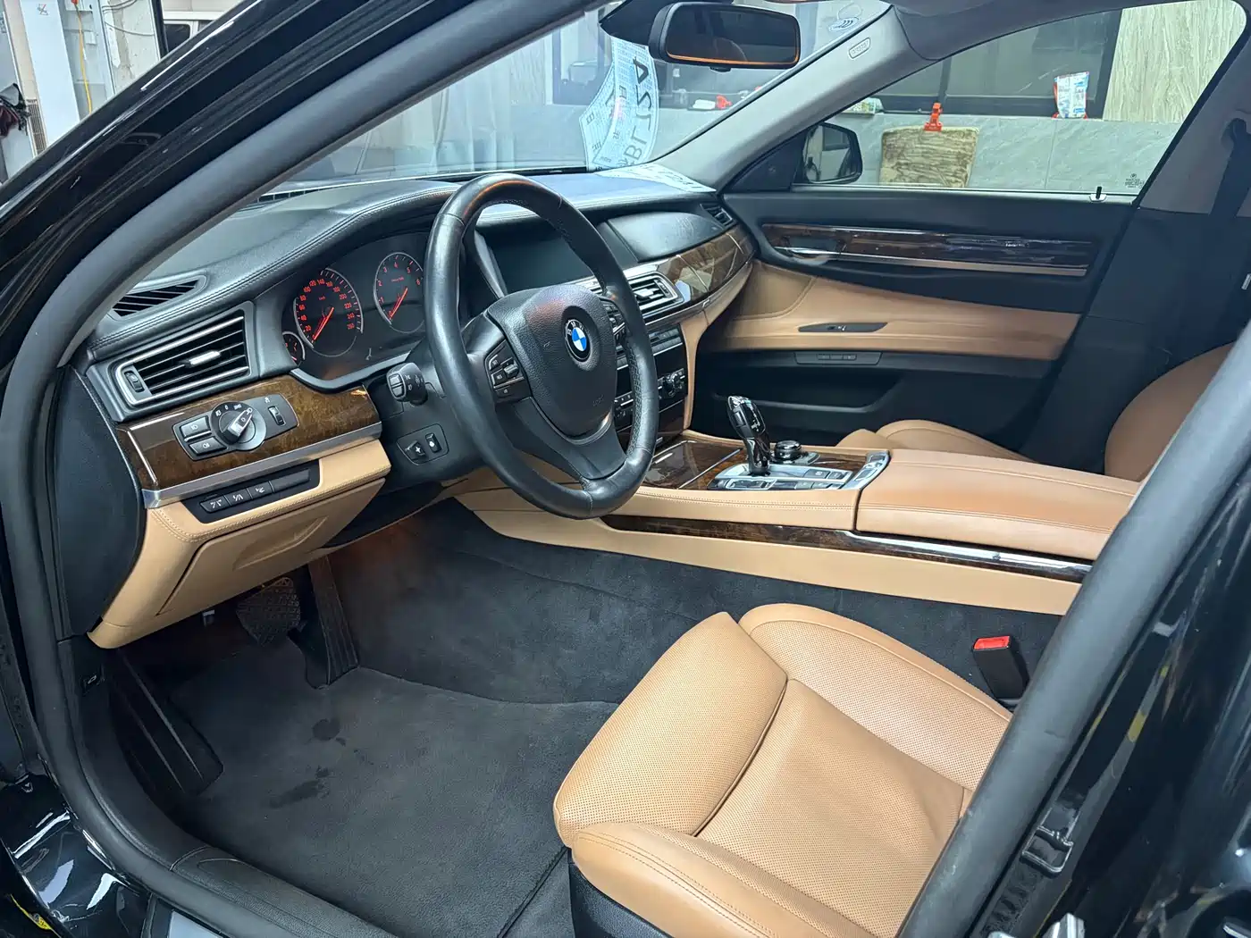 BMW 7 Series 2010 760Li фото 10