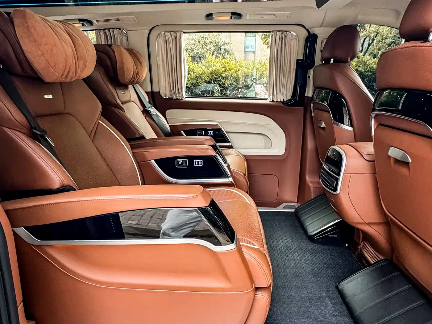 Mercedes-Benz Vito 2023 2.0T Business 7-Seater фото 13