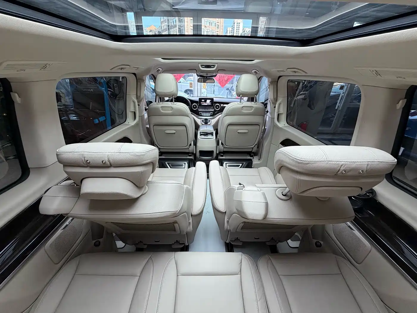 Mercedes-Benz V-Class 2017 Model V 260 Premium Edition фото 10