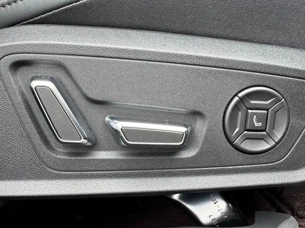 Фото 10 - Audi A6L