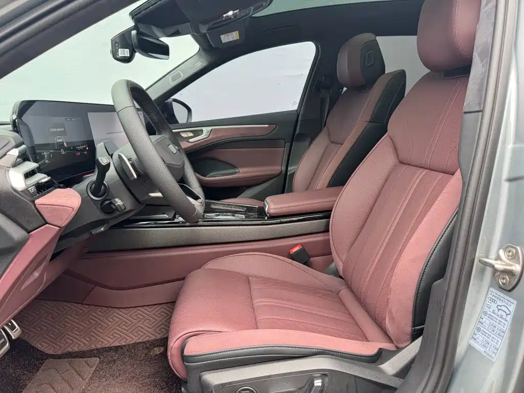 Фото 15 - Audi A6L