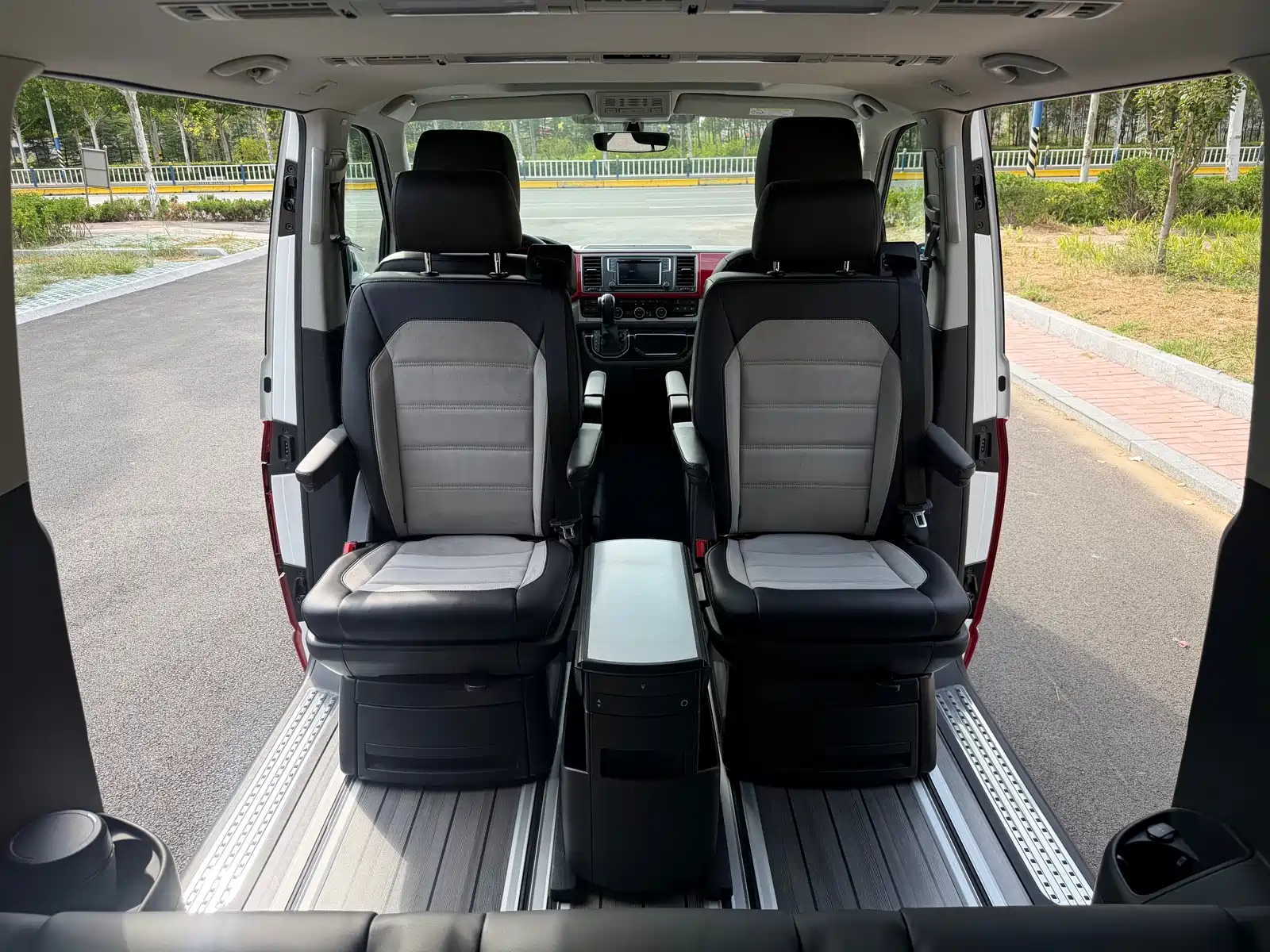 Фото 17 - Volkswagen Multivan
