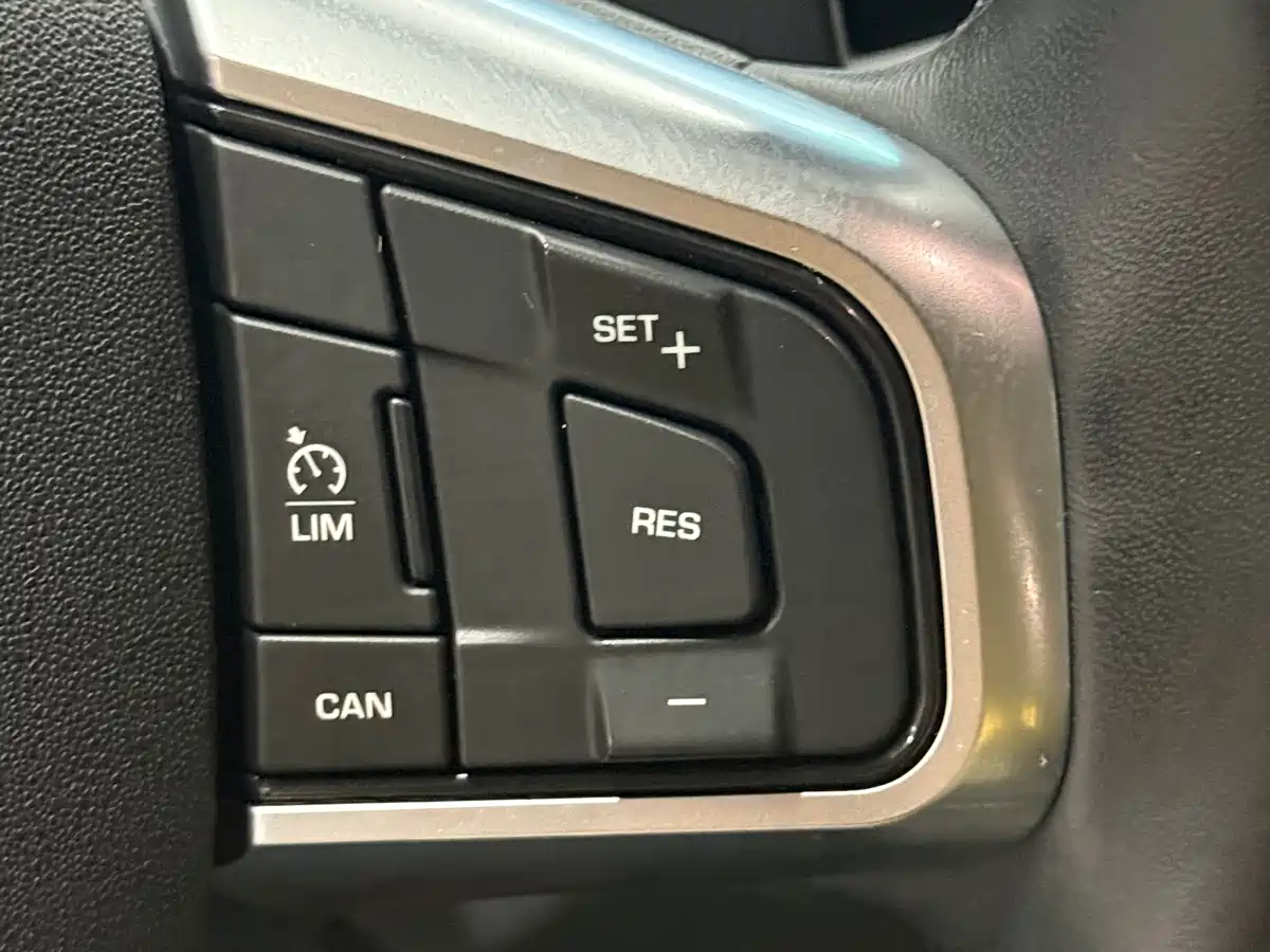 Land Rover Discovery Sport 2019 240PS SE Edition China V фото 17