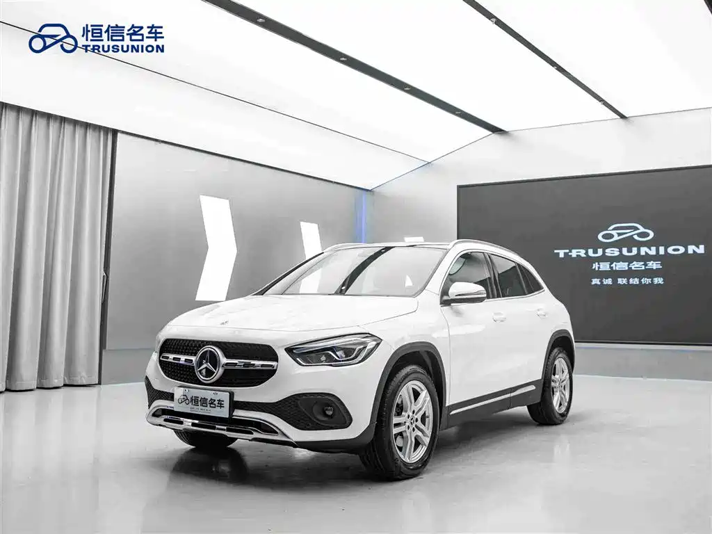 MERCEDES-BENZ GLA