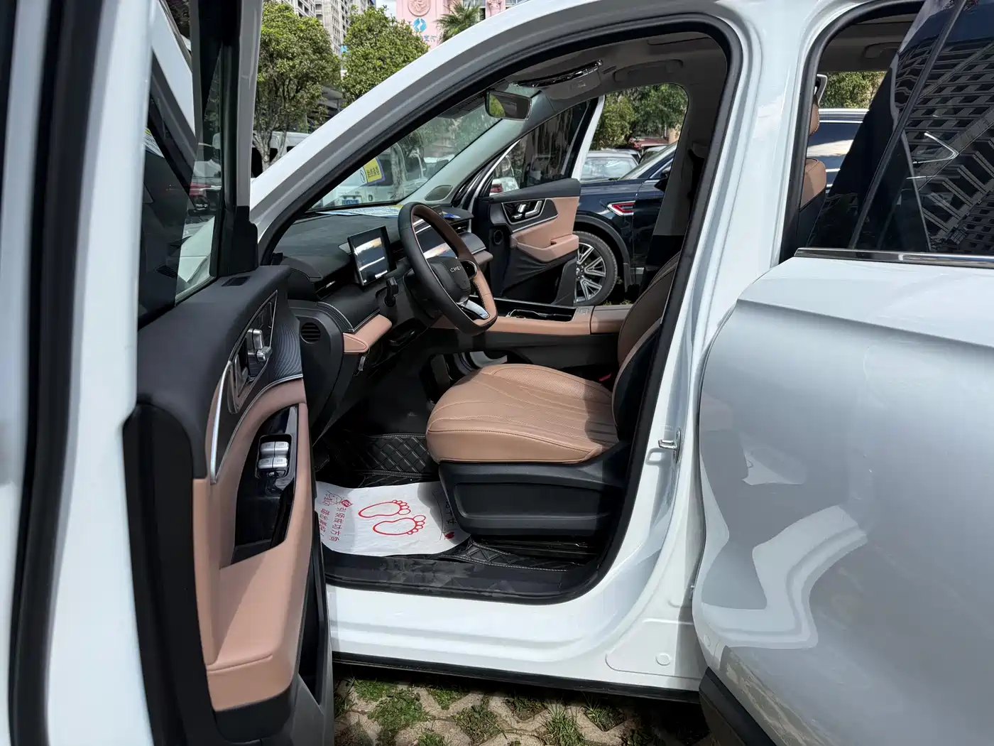 Chery Tiggo 8L 2025 2025 Model Year 2.0T 2WD Rainbow Edition 5-Seater