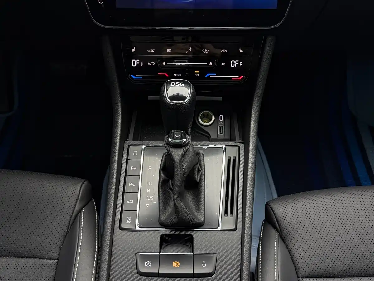 Škoda Superb 2023 TSI280 DSG Premium Edition фото 11