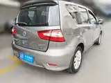 Photo 2 - Nissan Livina