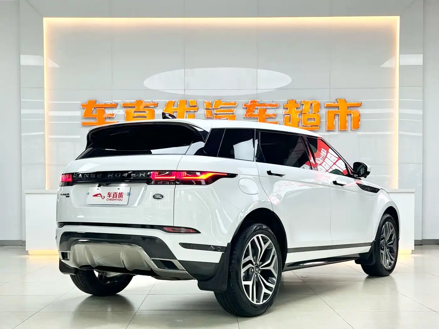 Land Rover Range Rover Evoque 2023 Range Rover Evoque L 249PS Luxury Edition фото 5