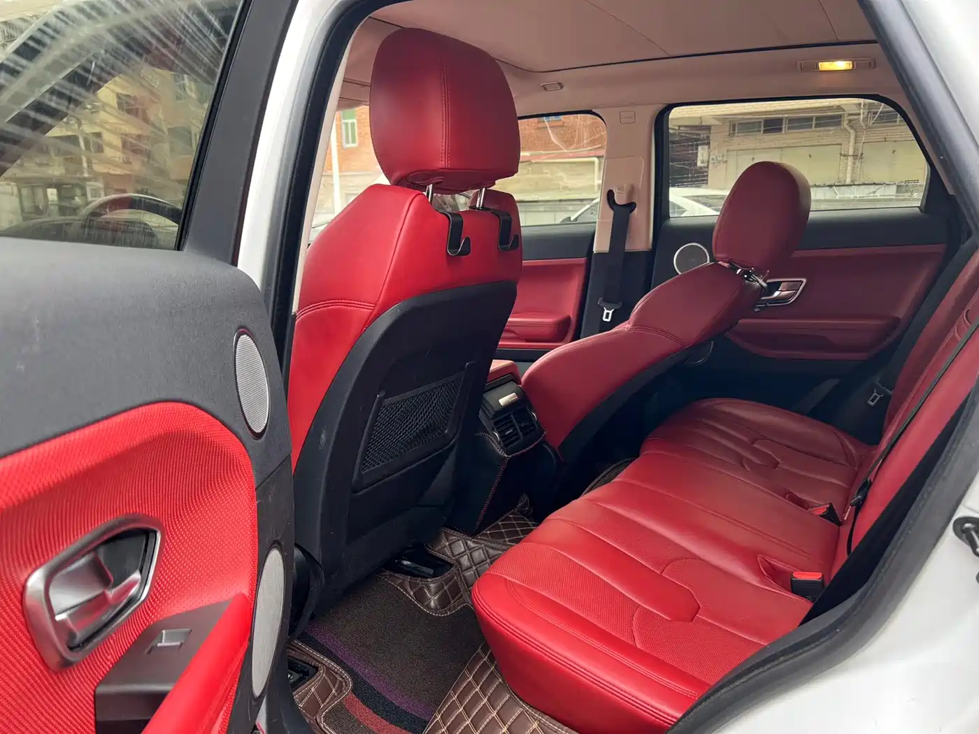 Land Rover Range Rover Evoque 2015 2.0T 5-Door Intelligent Edition фото 5