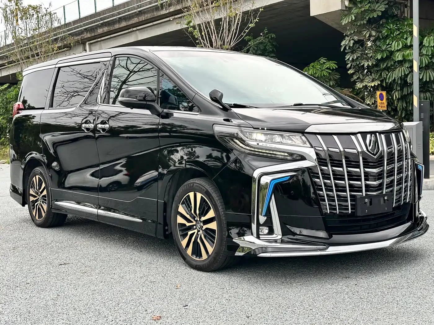Toyota Alphard 2018 Facelift 3.5L Premium Edition фото 3