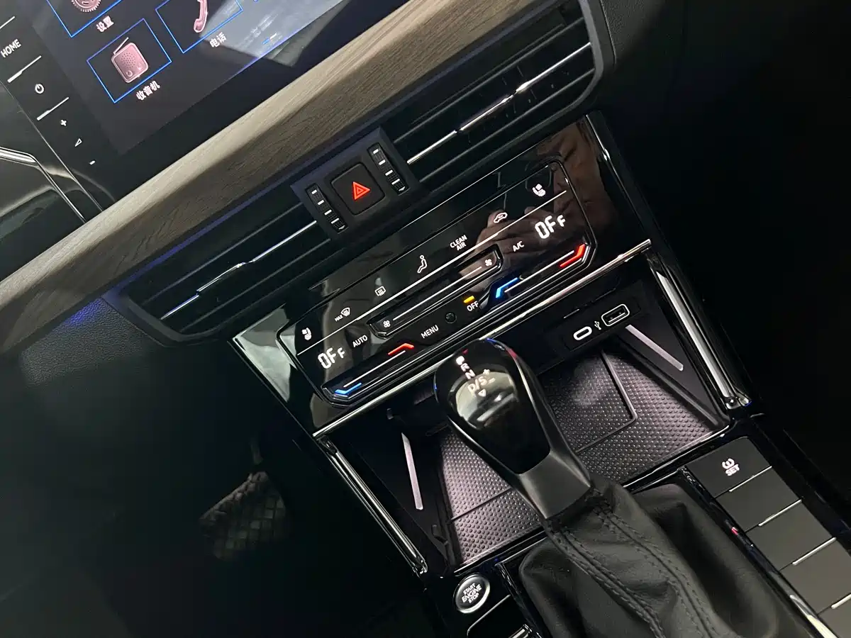 Volkswagen Passat 2020 Facelift 330TSI Luxury China VI фото 12