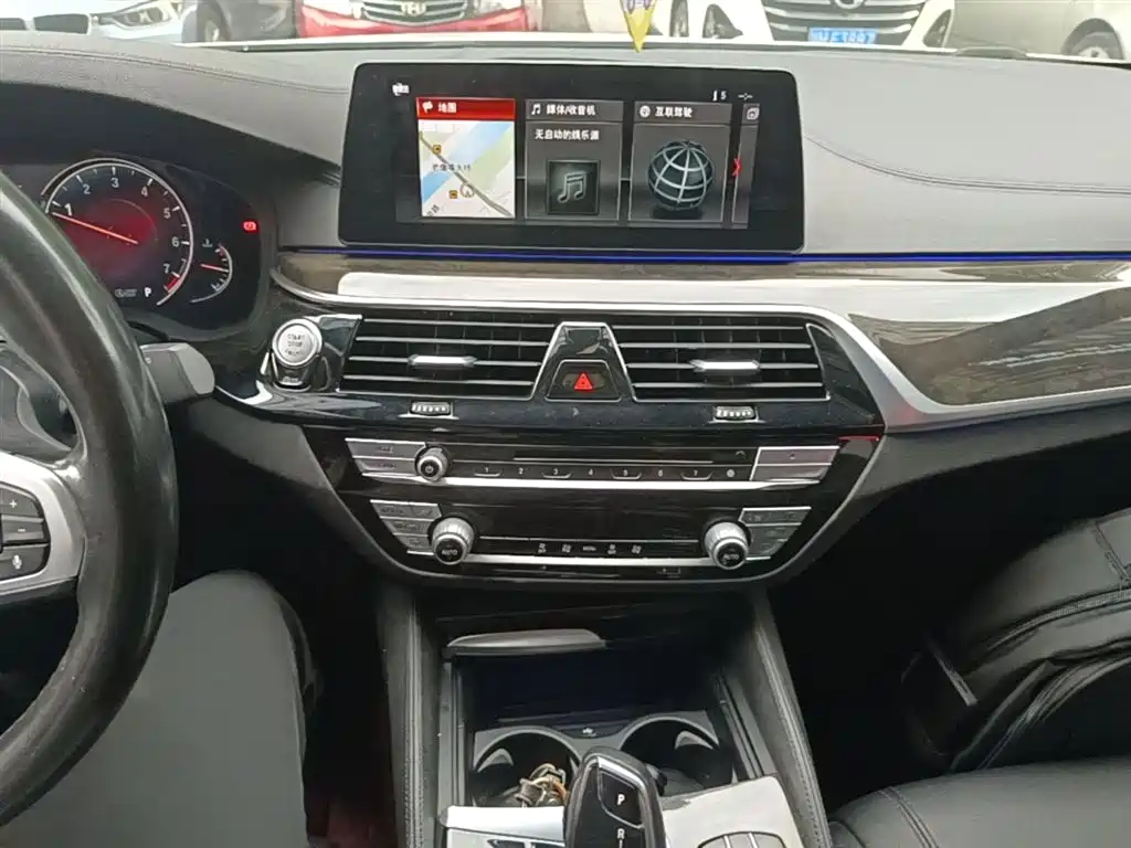 BMW 5 Series 2018 525Li M Sport Package фото 13