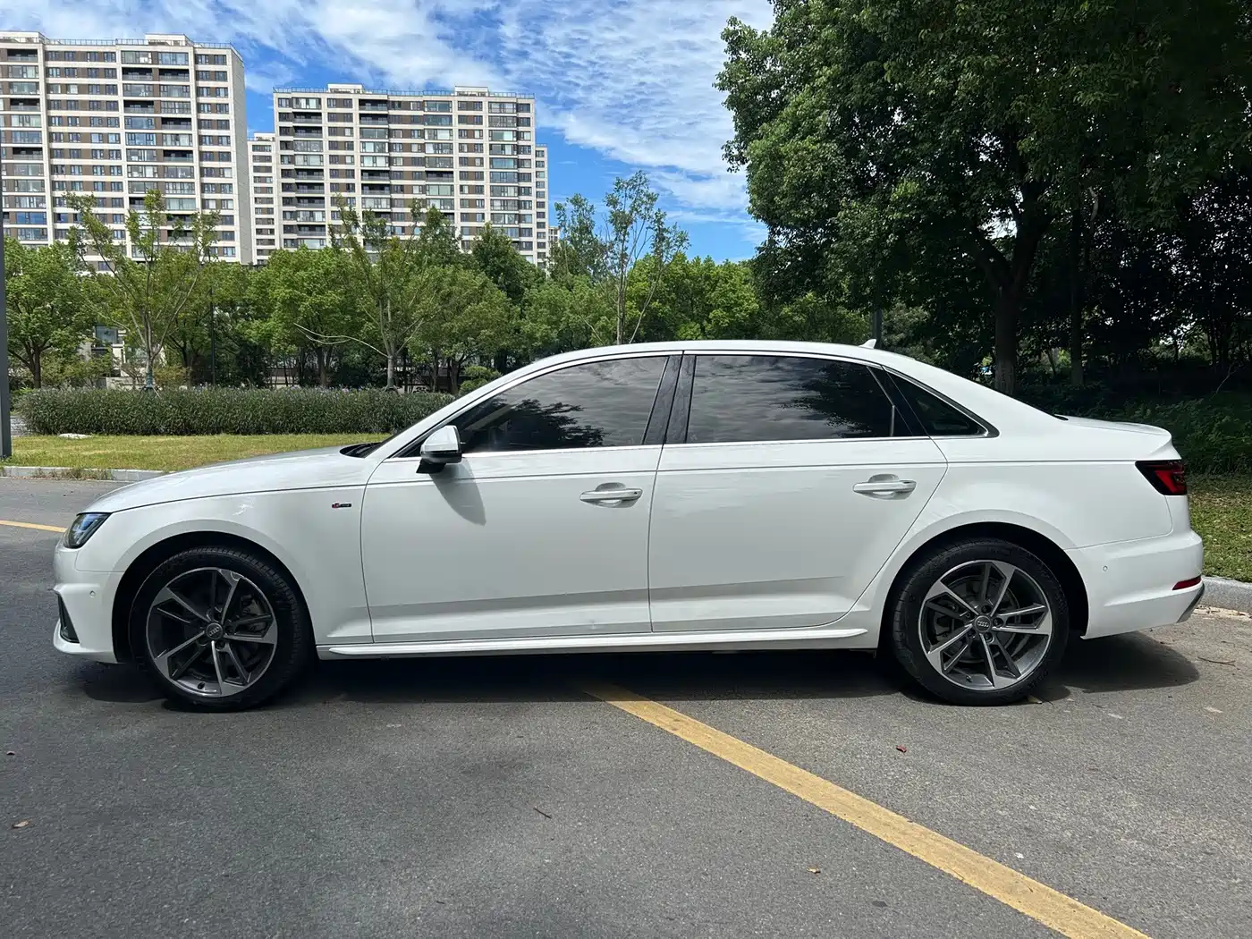 Фото 4 - Audi A4L
