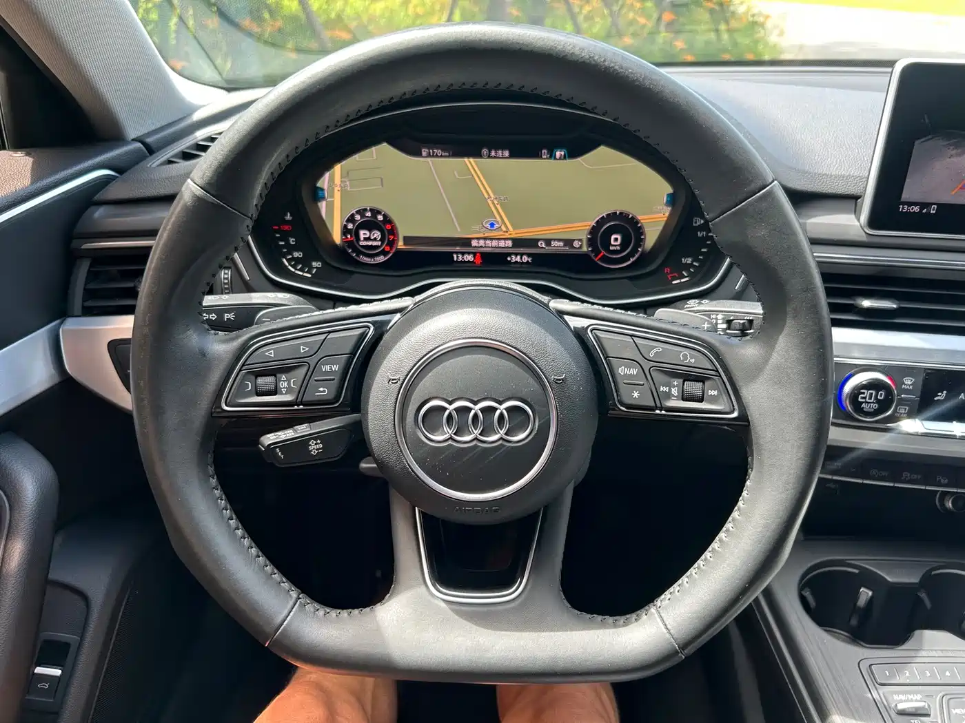 Фото 13 - Audi A4L