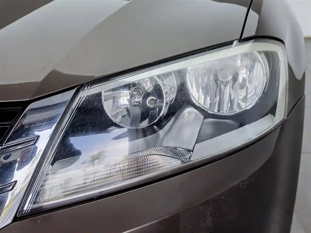 Volkswagen Lavida Tour 2013 1.6L Manual Comfort фото 7