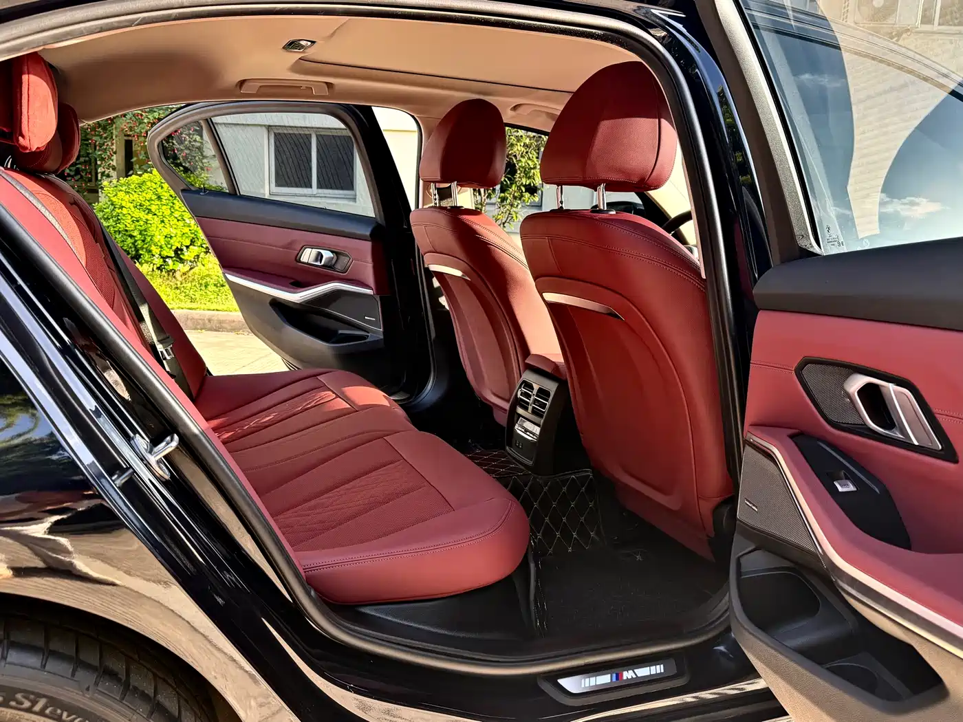 BMW 3 Series 2023 325Li M Sport Black Night Package фото 9