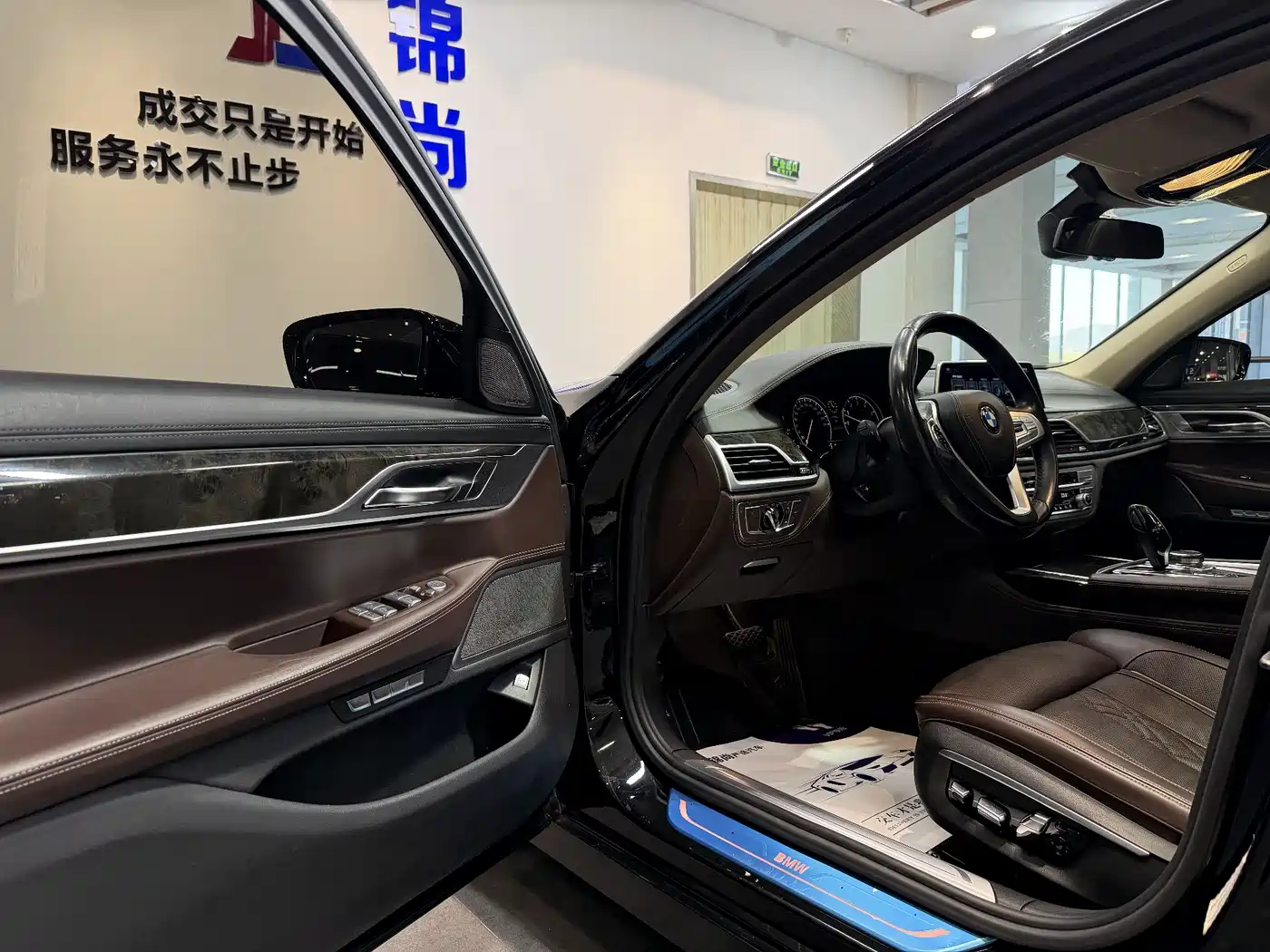 BMW 7 Series 2016 740Li Leading Edition фото 11
