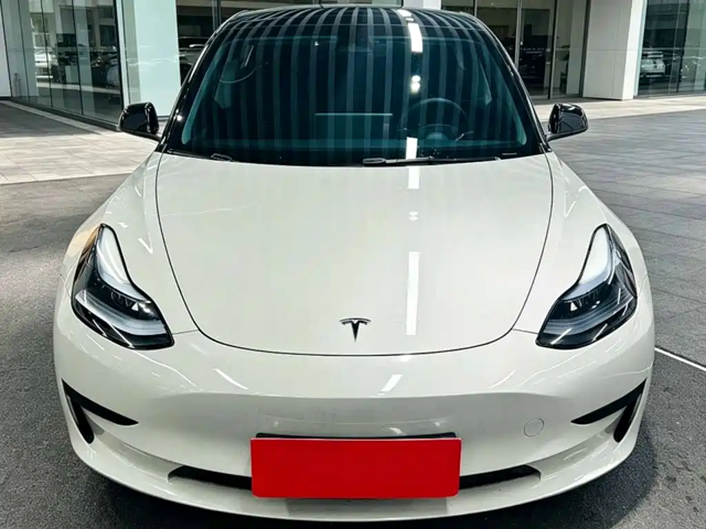 Фото 2 - Tesla Model 3