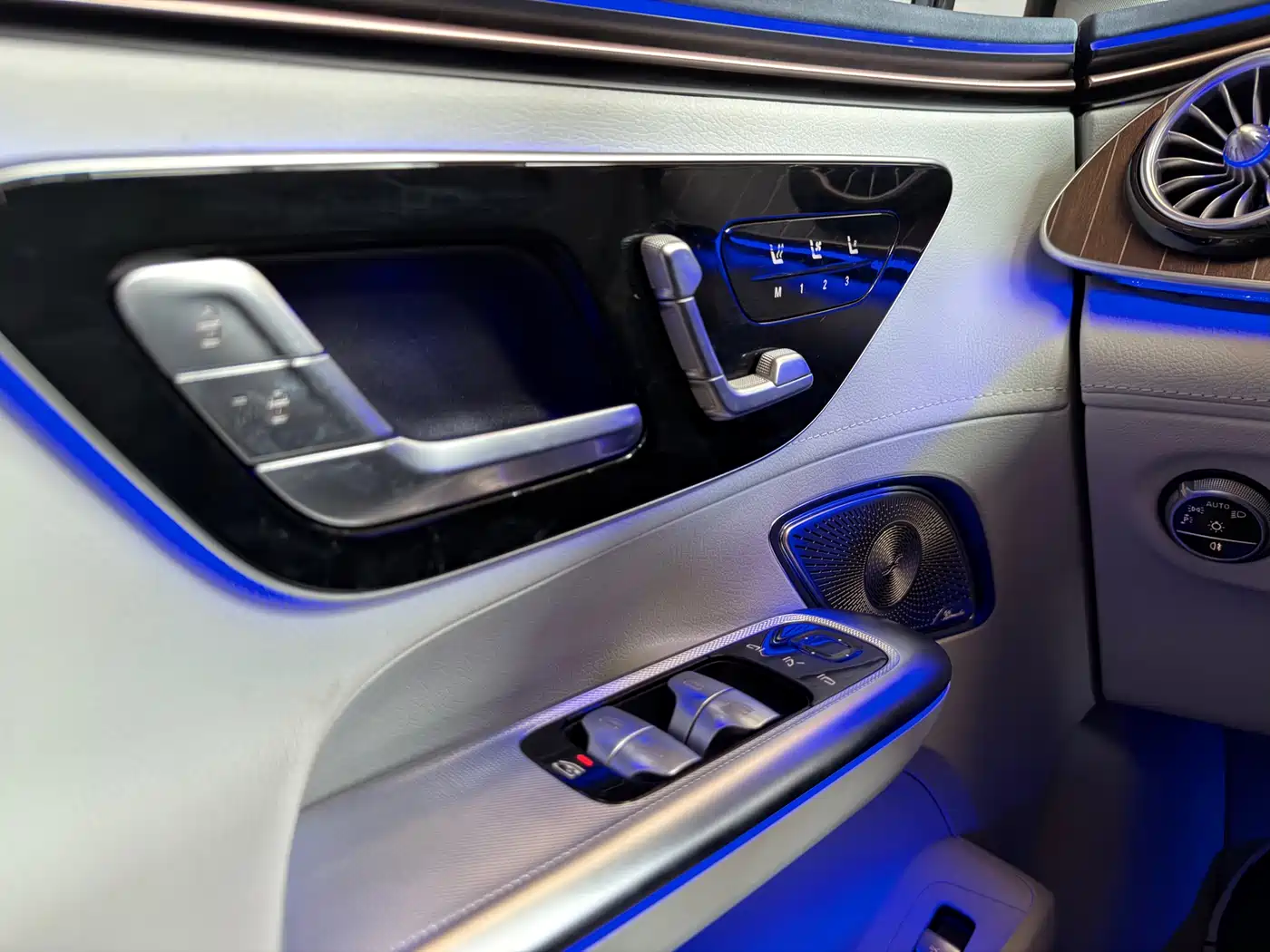 Mercedes-Benz EQE 2022 350 Luxury Edition фото 6