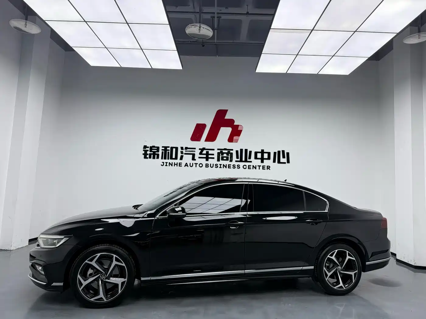 Volkswagen Magotan 2025 Facelift II Public Edition 330TSI DSG Luxury фото 5