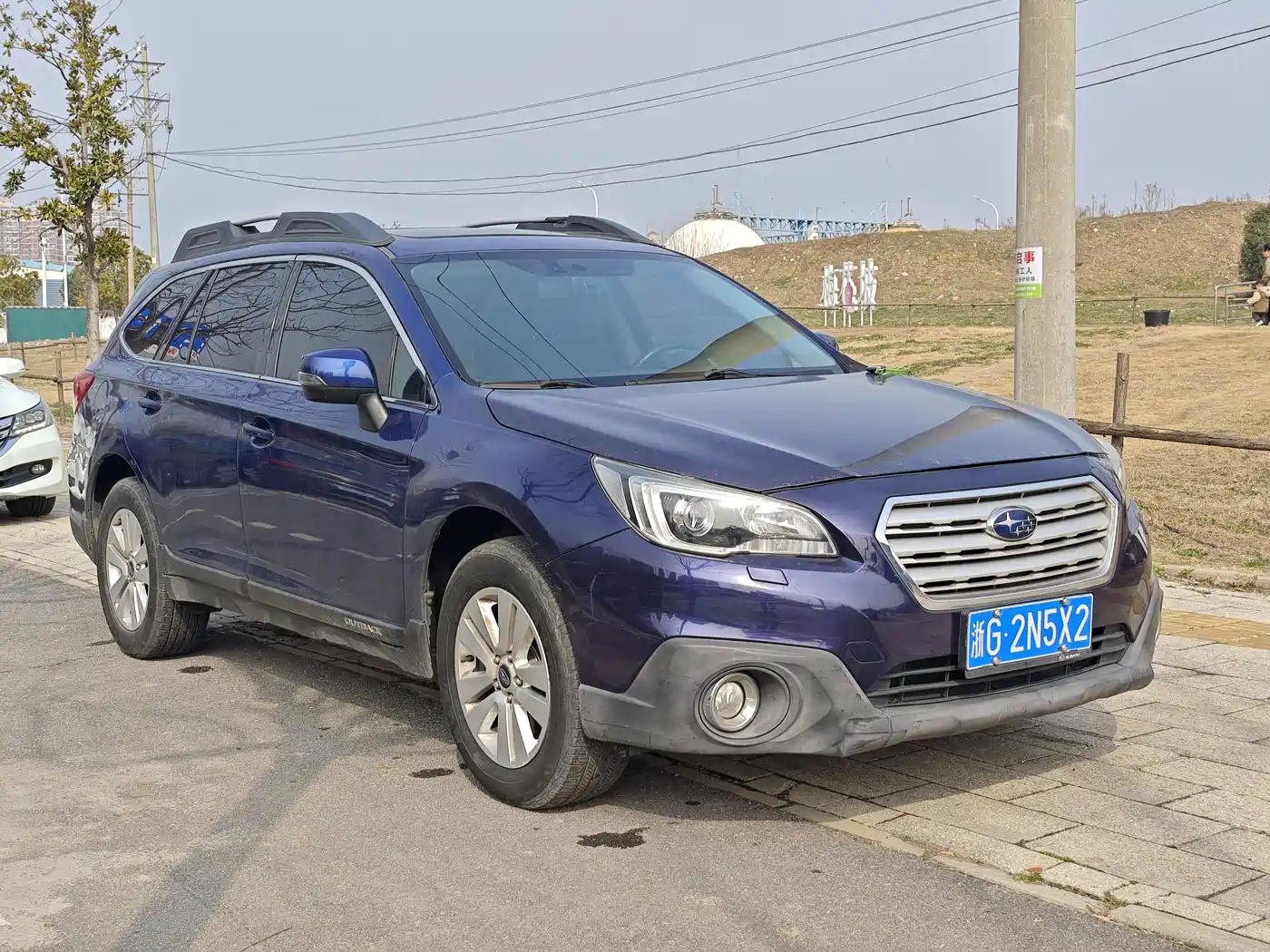 Subaru Outback 2016 2.5i Luxury Navigation Edition фото 3