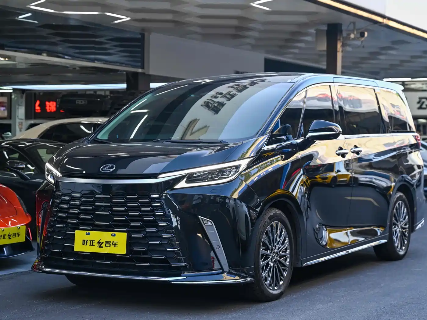 Lexus LM 2023 500h 6-Seater Prestige Edition